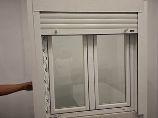 Ventana aluminio oscilobatiente con persiana