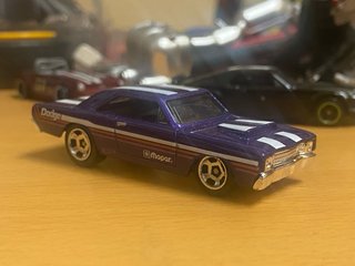 Hot Wheels Dodge Dart 1/64