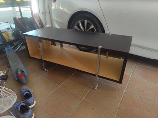 Mesa TV con ruedas