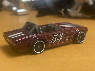 Hot Wheels Triumph TR6 1/64 2024