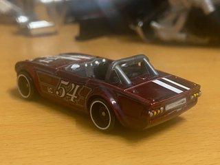 Hot Wheels Triumph TR6 1/64 2024