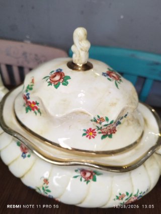 Antigua sopera de cerámica italiana