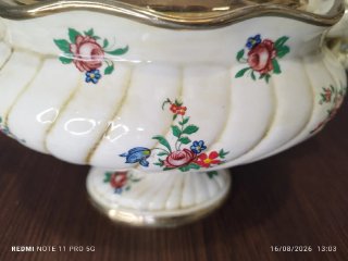 Antigua sopera de cerámica italiana