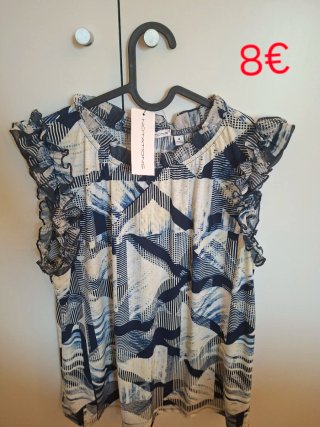 Grupo de piezas de ropa en venta