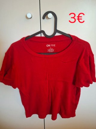Grupo de piezas de ropa en venta