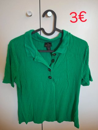 Grupo de piezas de ropa en venta