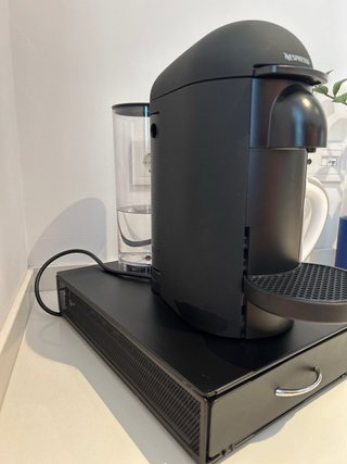 Cafetera Nespresso Vertuo Plus negro mate