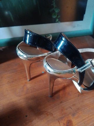 REGALO POR una comprav..Zapatos de tacón MENBUR ne