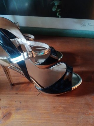 REGALO POR una comprav..Zapatos de tacón MENBUR ne