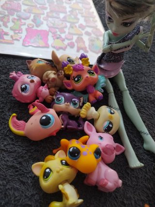 Pack Premium LPS+ Zombie e Adesivi Disney