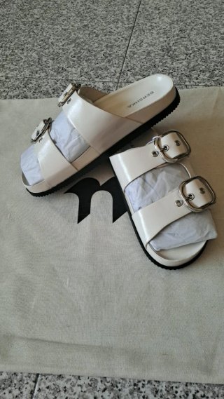 Sandalias Bershka Blancas Hebillas