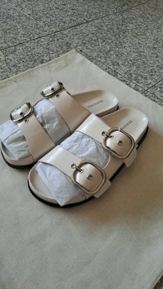 Sandalias Bershka Blancas Hebillas