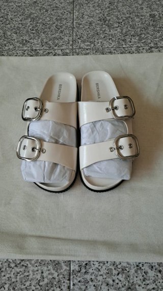 Sandalias Bershka Blancas Hebillas