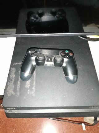 PS4 (PlayStation 4) Negra + 1 Mando y tengo GTA V
