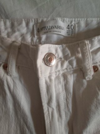 Pantalón blanco flare Stradivarius Talla 40
