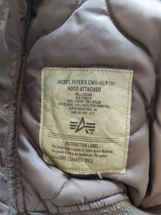 Chaqueta Alpha Industries verde con capucha