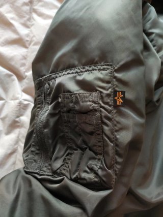 Chaqueta Alpha Industries verde con capucha