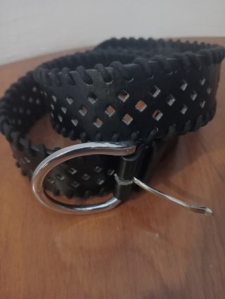 Cinturón mujer negro con diseño calado