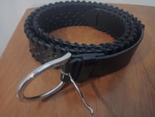Cinturón mujer negro con diseño calado