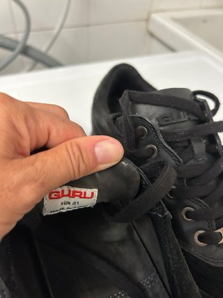 Zapatillas GURU Negras Piel y Pelo