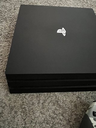PS4 Pro 1TB + 2 Mandos + GTA V