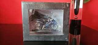 BATMAN EN BATCYCLE - FIGURA ESPECIAL DE PLOMO