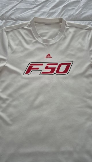 Camiseta Adidas F50 blanca con letras rojas