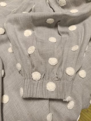 Blusa Zara gris lunares blancos talla L