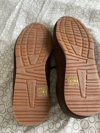 Zapatilla de piel retro marrón Parfois