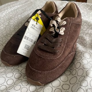 Zapatilla de piel retro marrón Parfois