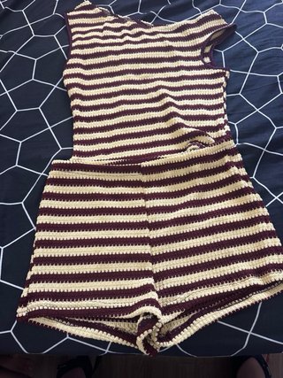 Chaqueta con capucha blanca