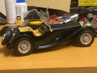Jaguar SS 100 Burago 1/18 con difetti