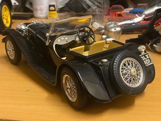 Jaguar SS 100 Burago 1/18 con difetti