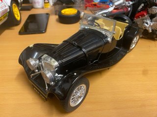 Jaguar SS 100 Burago 1/18 con difetti