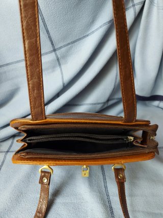 Bolso vintage polipiel marrón con cierre