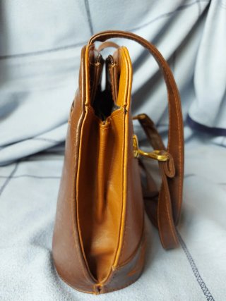 Bolso vintage polipiel marrón con cierre