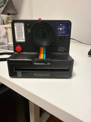 Cámara Polaroid One Step+. Cable funda y pack foto