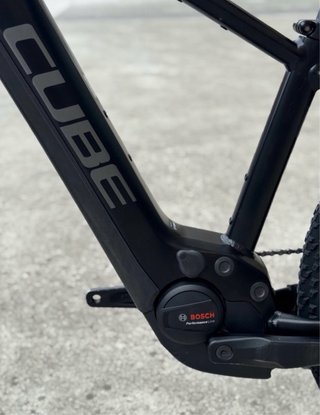 Bicicleta eléctrica CUBE Reaction Hybrid 625 M