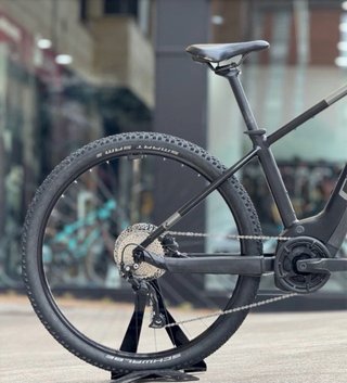 Bicicleta eléctrica CUBE Reaction Hybrid 625 M