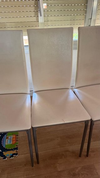 Mesa de comedor cristal y sillas.