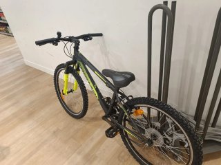 Bicicleta de Montaña Negra y Amarilla
