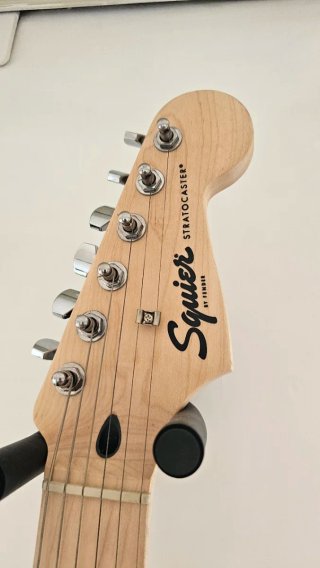 Guitarra Eléctrica Fender Squier Stratocaster