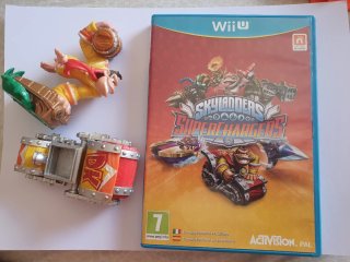 Skylanders SuperChargers Wii U + Figura
