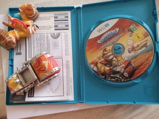 Skylanders SuperChargers Wii U + Figura