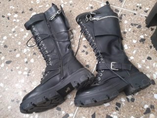 Botines y botas negros con cordones y plataforma