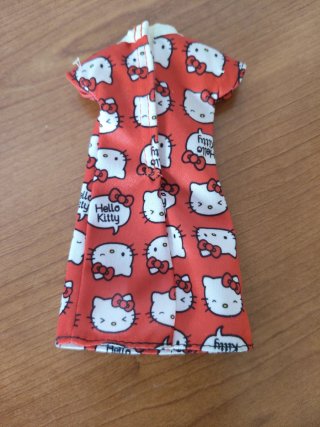 Abiti Barbie Hello Kitty e bambole