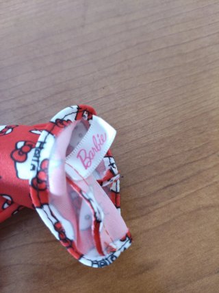 Abiti Barbie Hello Kitty e bambole
