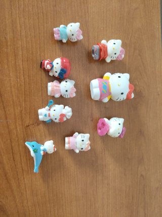 Abiti Barbie Hello Kitty e bambole