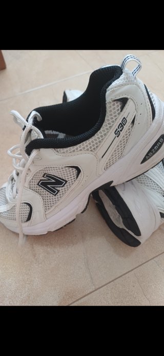 Zapatillas New Balance Blancas y Negras