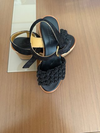 Sandalias Alpe Negras Tacón.